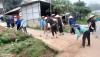 Chiềng Sinh đồng loạt ra quân vệ sinh môi trường, treo cờ chào mừng Lễ công bố xã đạt chuẩn nông thôn mới
